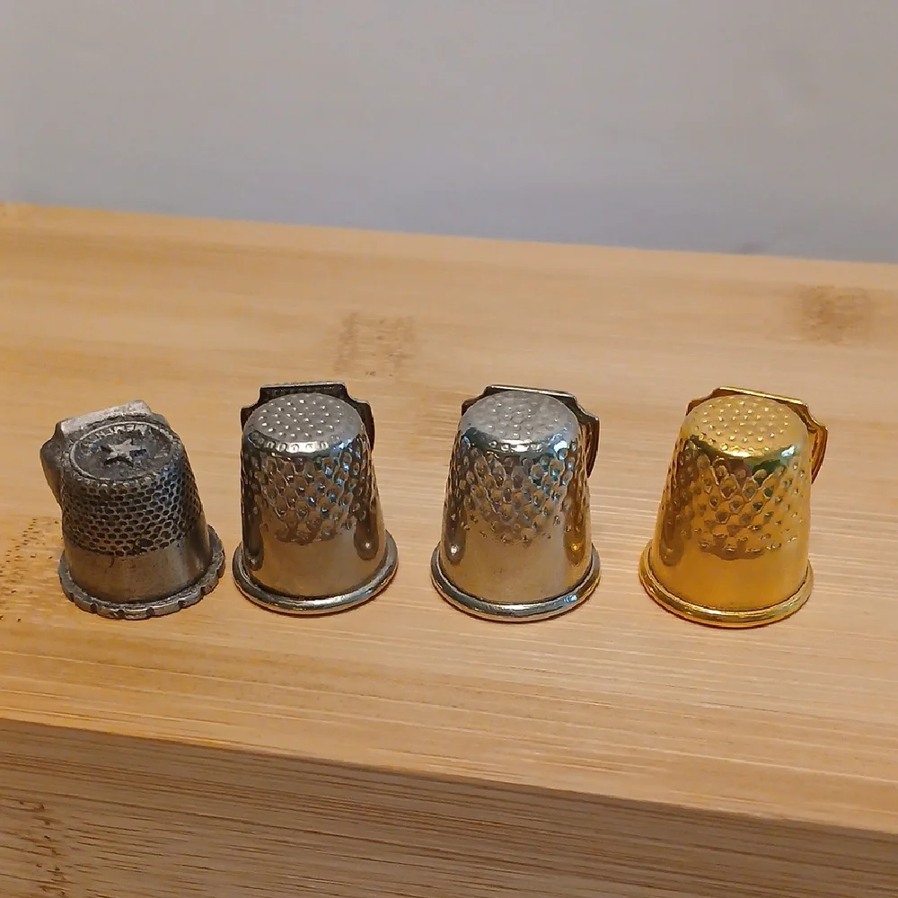 4 Souvenir Thimble Set